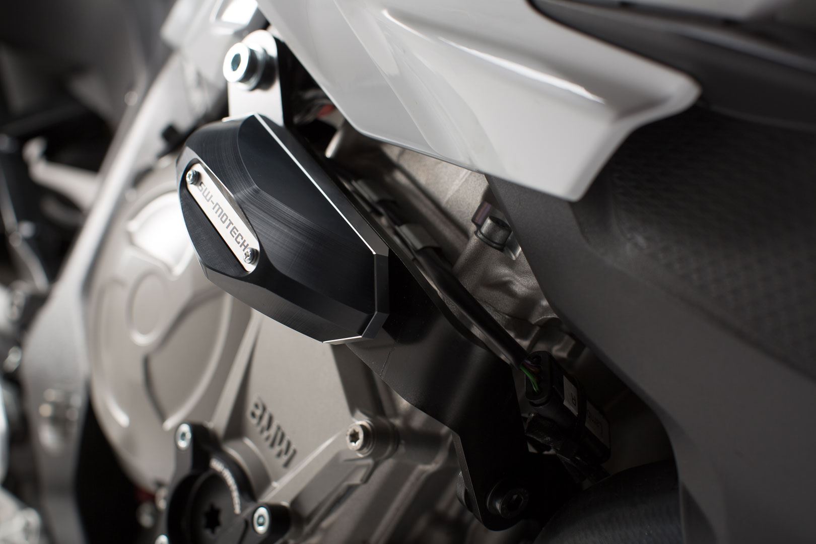 Frame slider kit Black. BMW S 1000 XR (15-19).