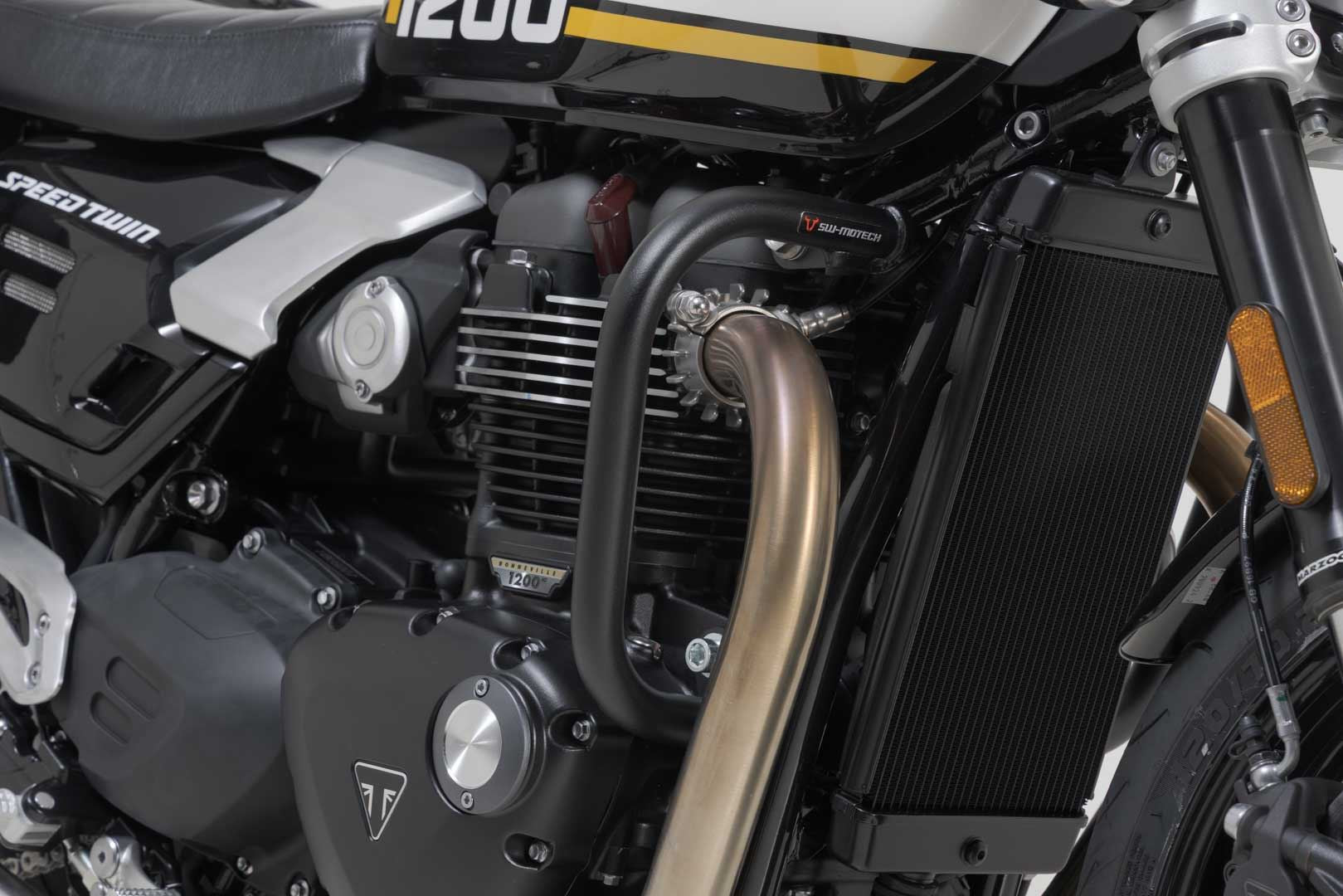 Crash bar Black. Triumph Models (15-).