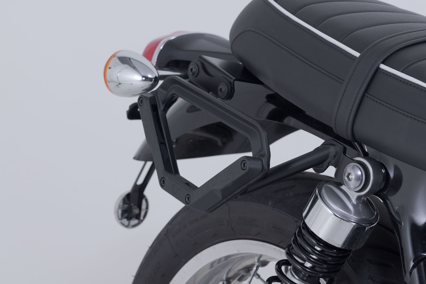 Side Bag WP system V-LOC 16/16 l. Triumph Bonnev. T100 (16-)/ T120 (15-).