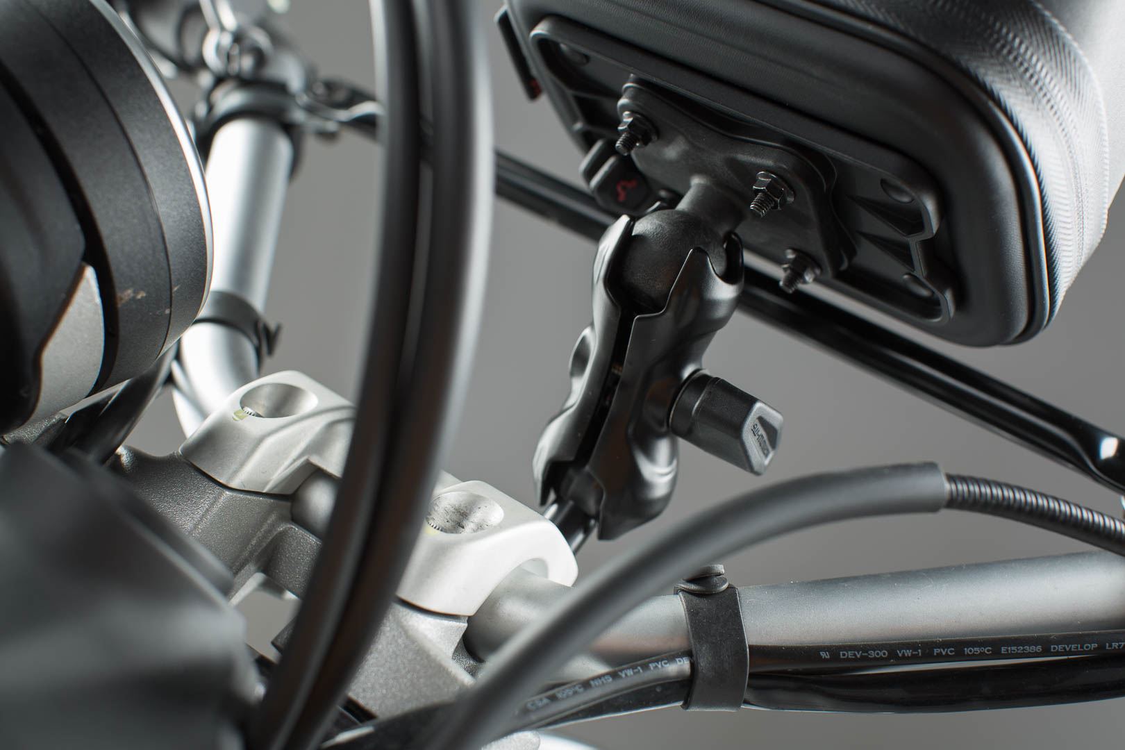 Pivoted Socket Arm 3 Inch / 762 cm Black