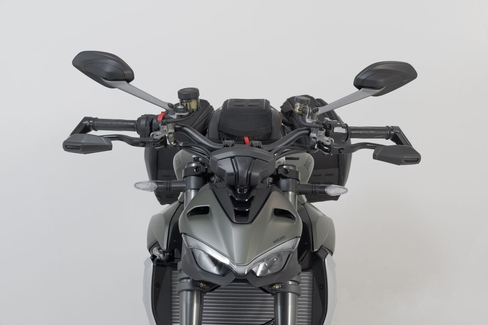 Lever guards with wind protection Black. Ducati Streetfighter V2 Triumph Daytona.