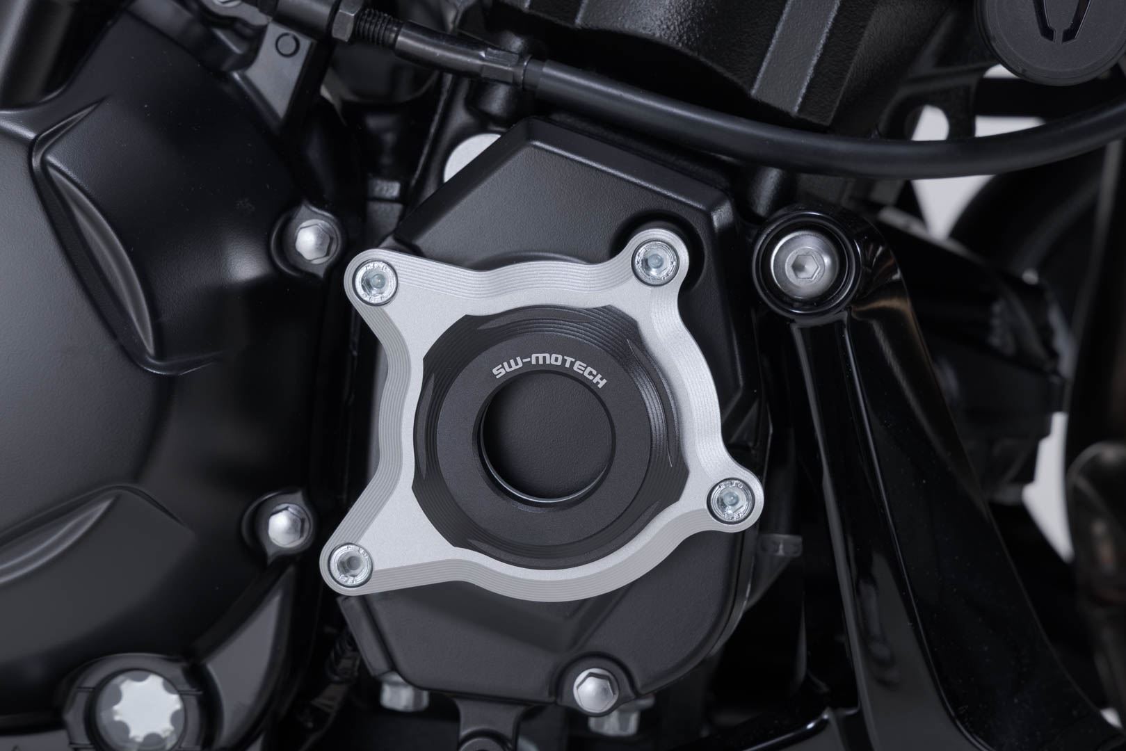 Engine case protector Black/Silver. Kawasaki Z1100 (25-).