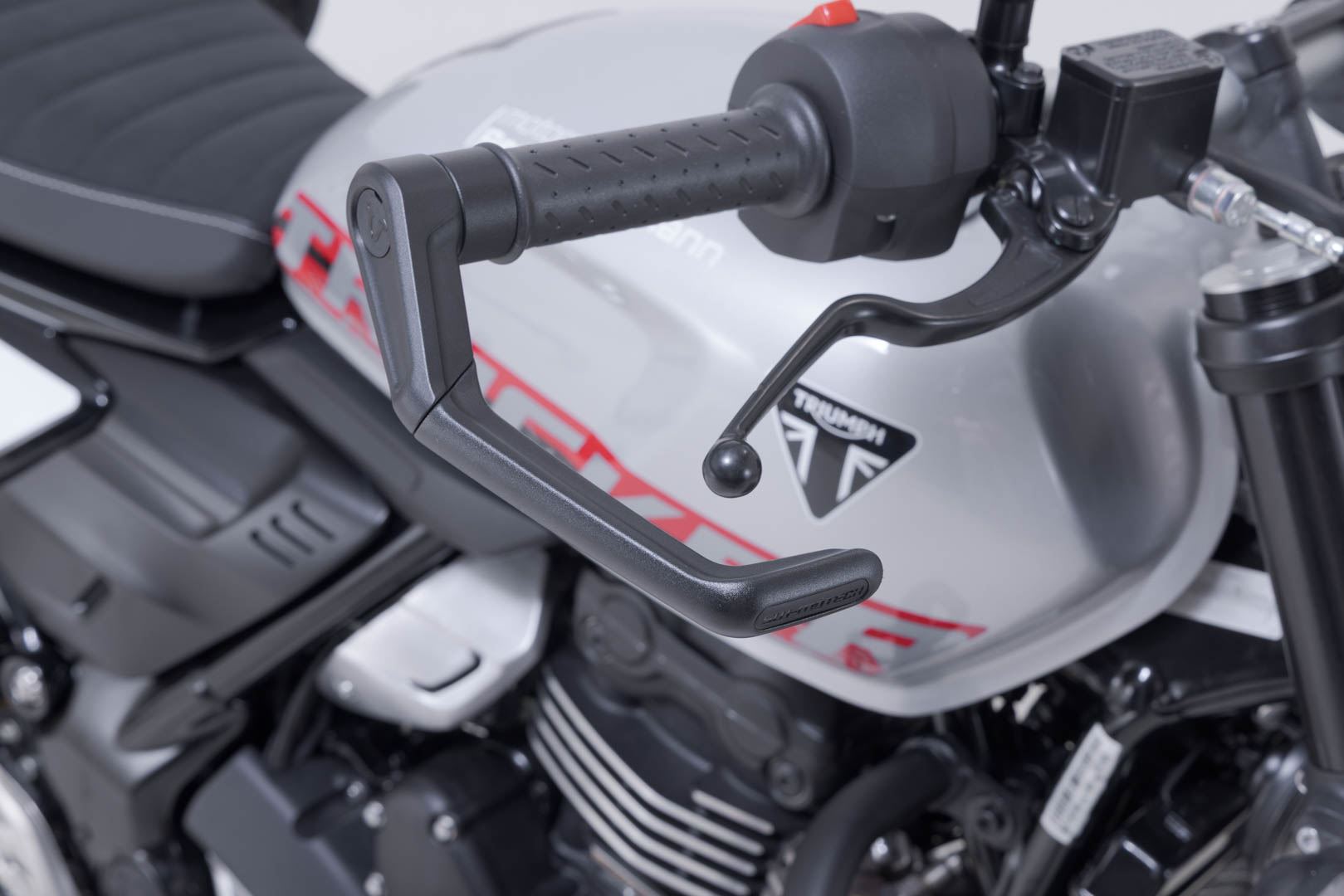 Lever guards Black. Triumph Tracker 400 (25-).