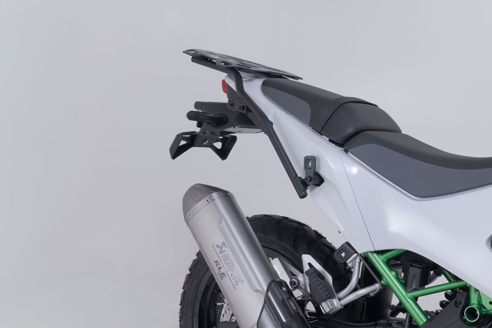 TRAX ADV aluminum case system + Akrapovic Silver. 45/37 l. Kawasaki KLE500/KLE500 SE (26-).