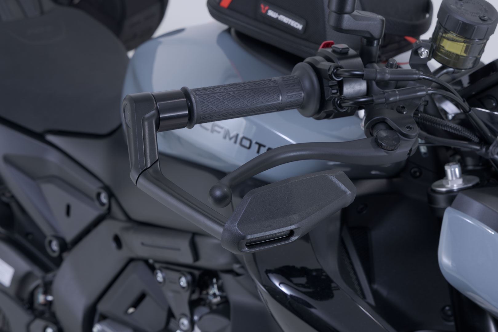 Lever guards with wind protection Black. CFMoto 675NK (25-).
