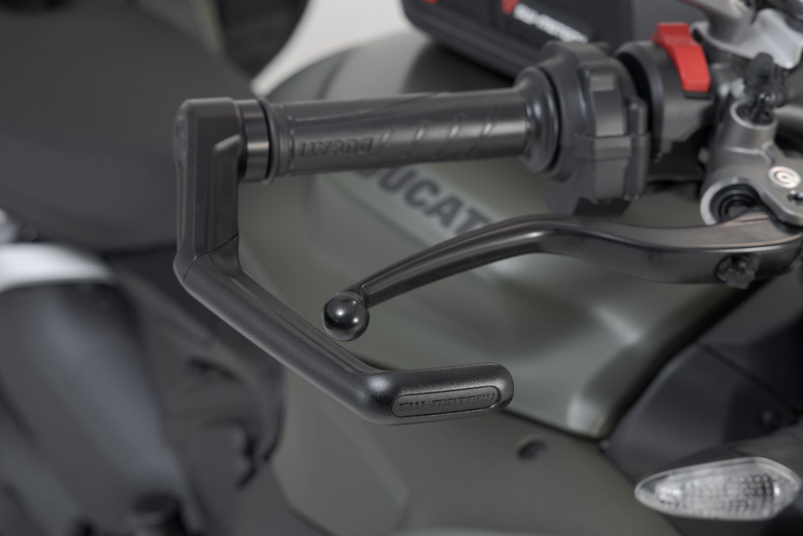 Lever guards Black. Ducati Streetfighter V2 Triumph Daytona.