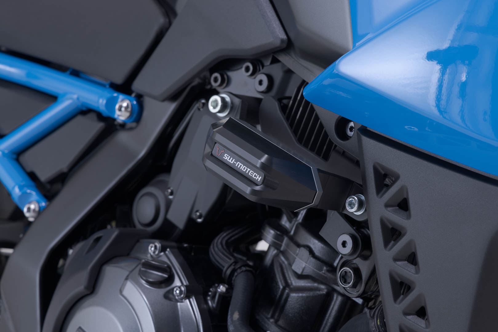 Frame slider kit\tBlack. Suzuki GSX-8S (22-).