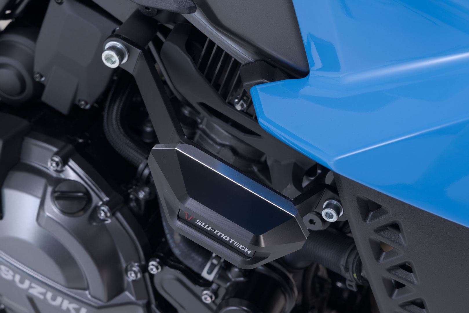 Frame slider kit\tBlack. Suzuki GSX-8S (22-).