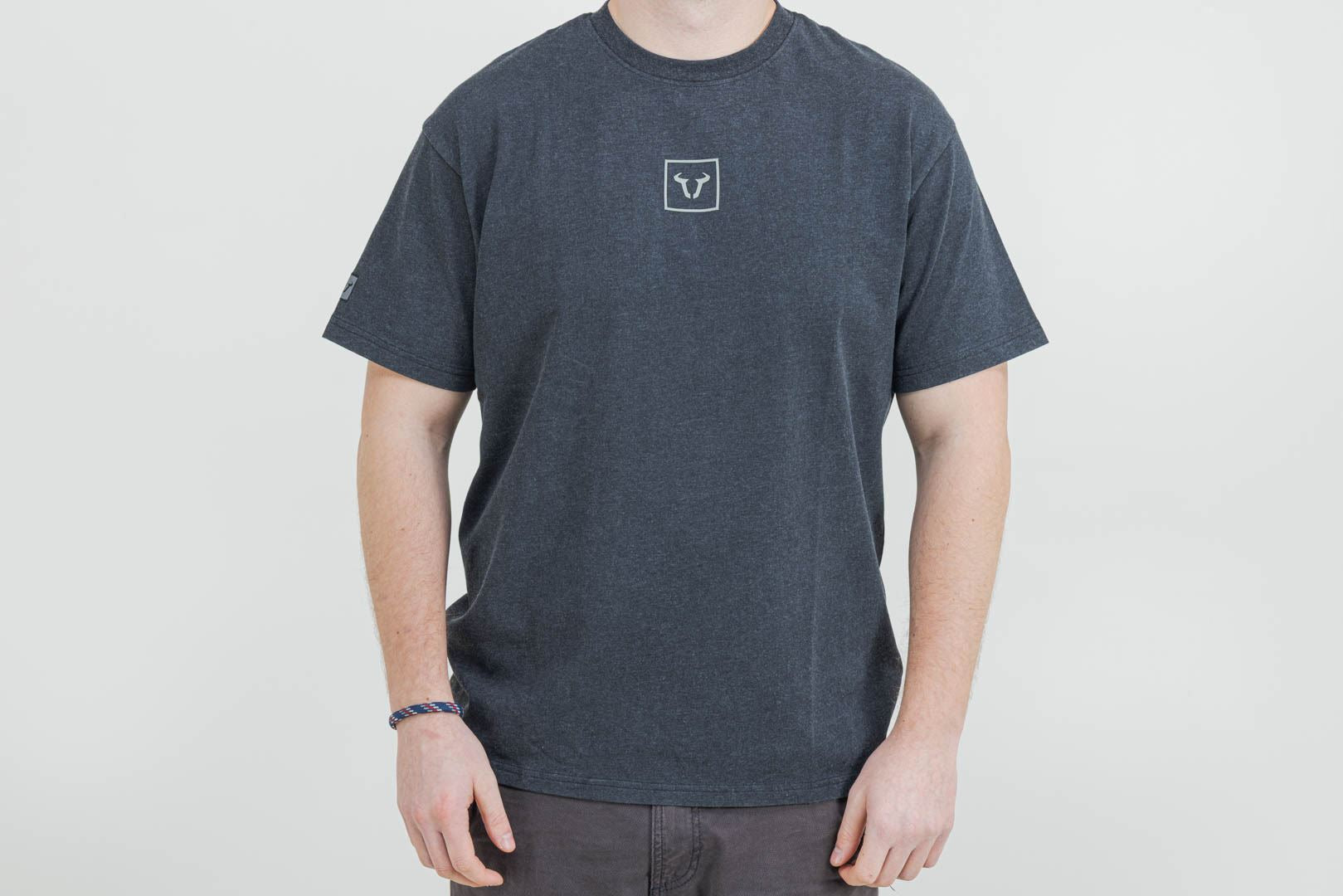T-Shirt Unisex  Riders Line Dark Grey. Optic Wash. Unisex. Size XS.