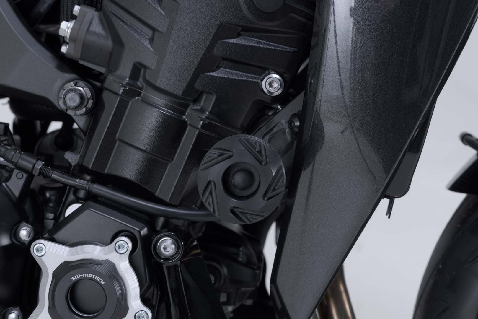 Frame slider kit Black. Kawasaki Z900 models (16-), Z1100 (25-).