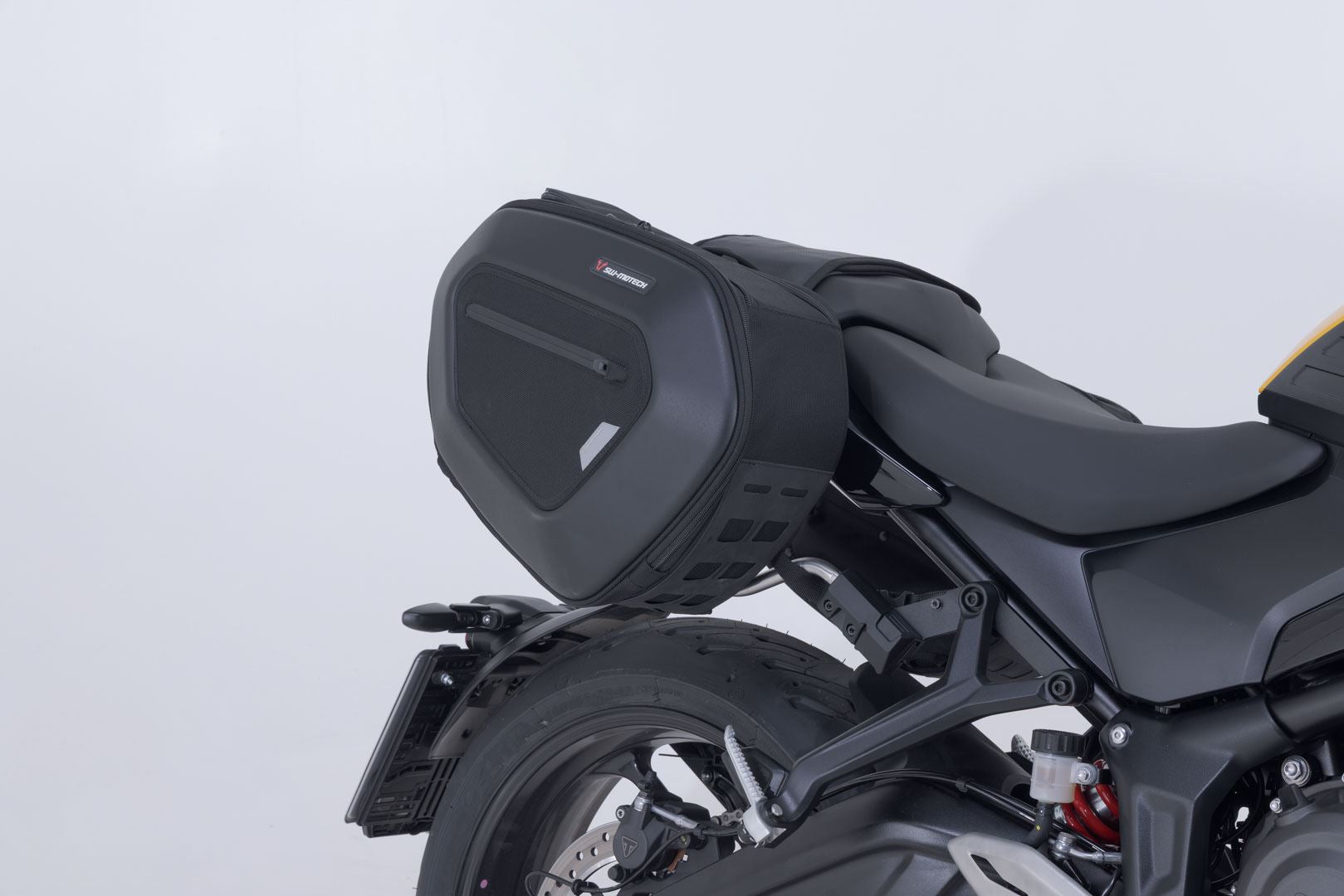 PRO BLAZE H saddlebag set Black. Triumph Trident 660 (25-).