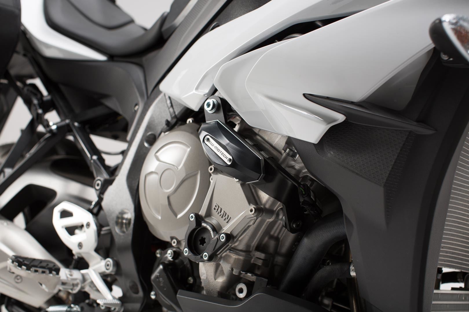 Frame slider kit Black. BMW S 1000 XR (15-19).
