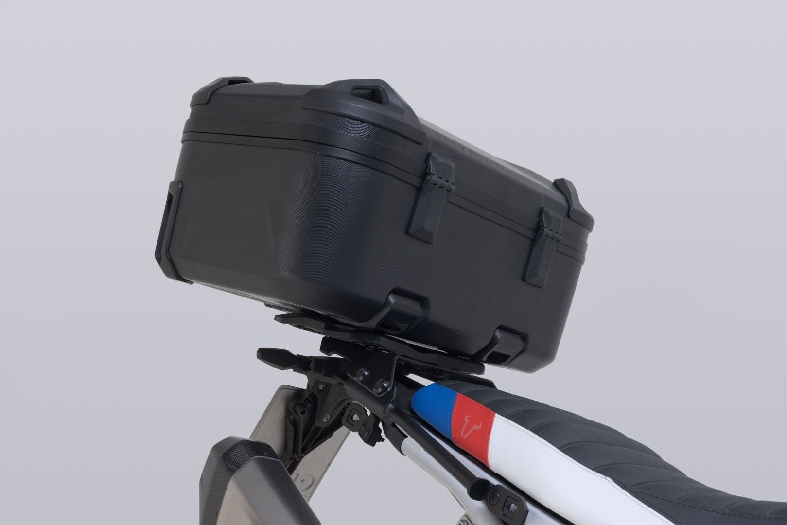 DUSC XL top case system Black. 55 l. Triumph Tiger 900 (19-)/ 1200 (22-).