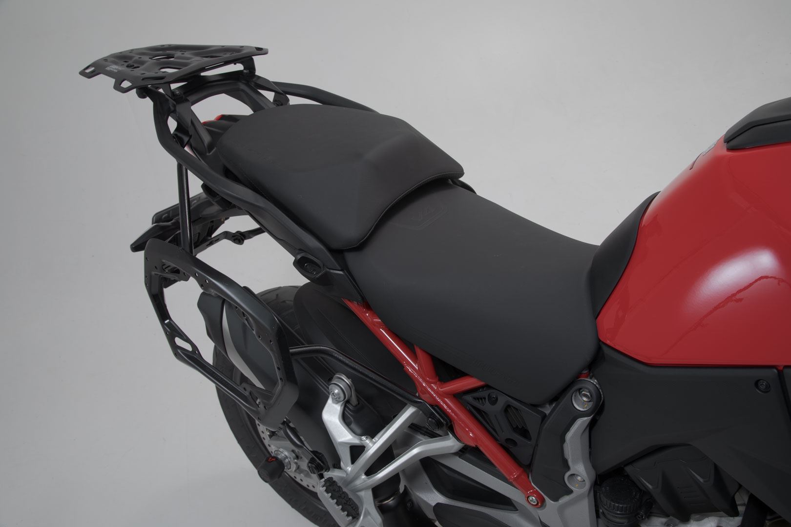 Adventure set DUSC with top case XL US model Black. Ducati Multistrada V4 (20-).