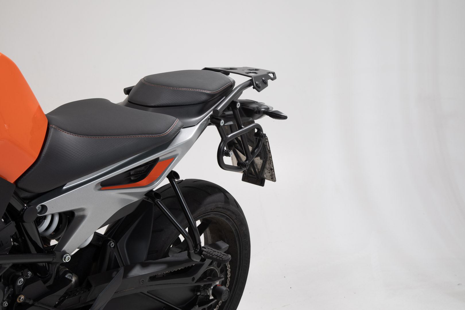 ADVENTURE-RACK Black. R 1300 RS (25-). BMW Topcase mount.