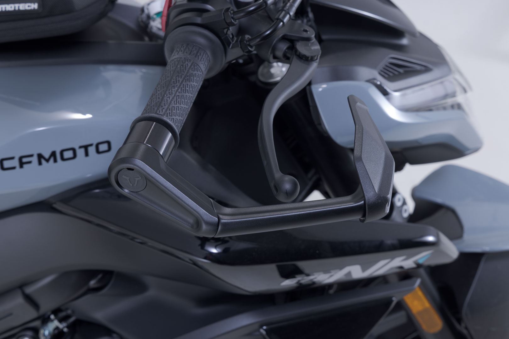 Lever guards with wind protection Black. CFMoto 675NK (25-).